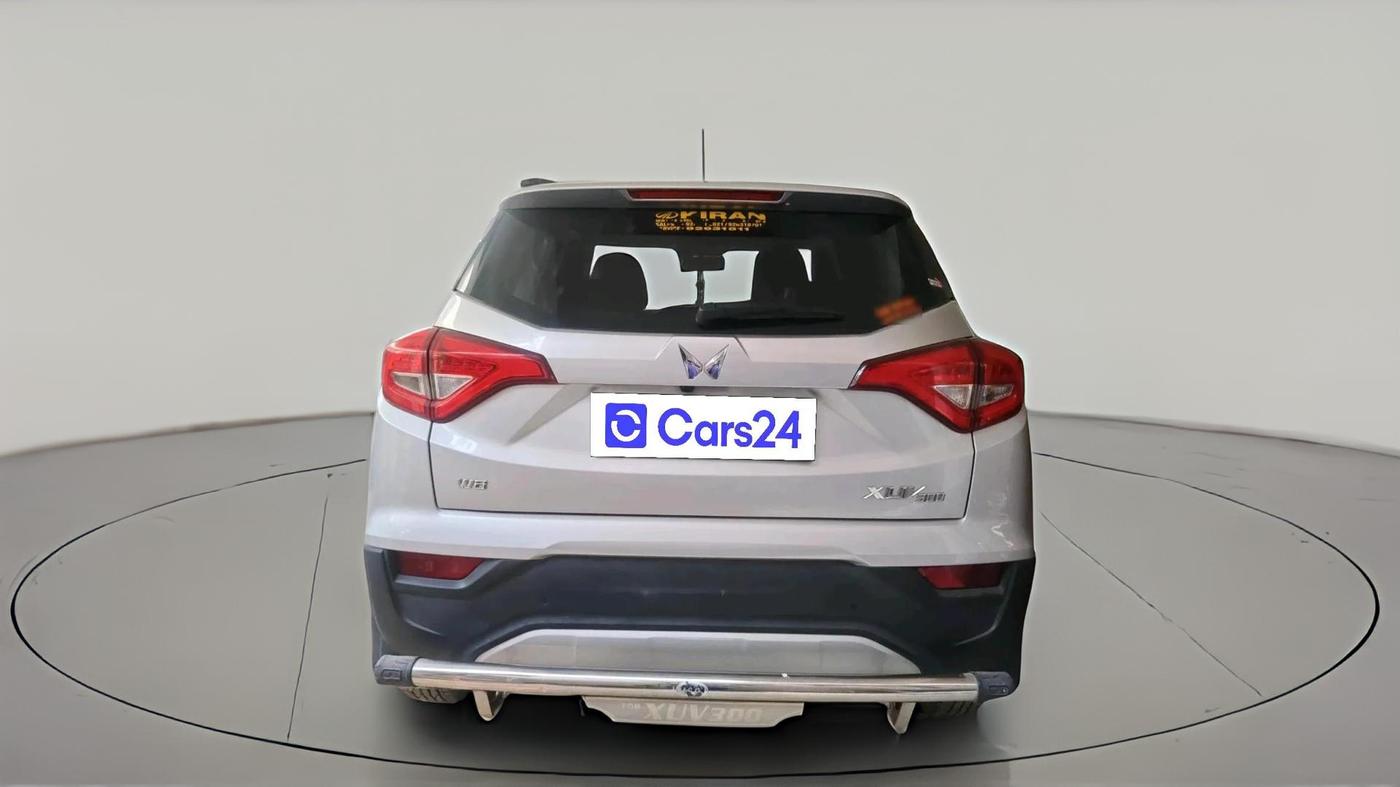 2022 Mahindra XUV300 W8 1.2 PETROL, Petrol, Manual, 15,539 km, exterior