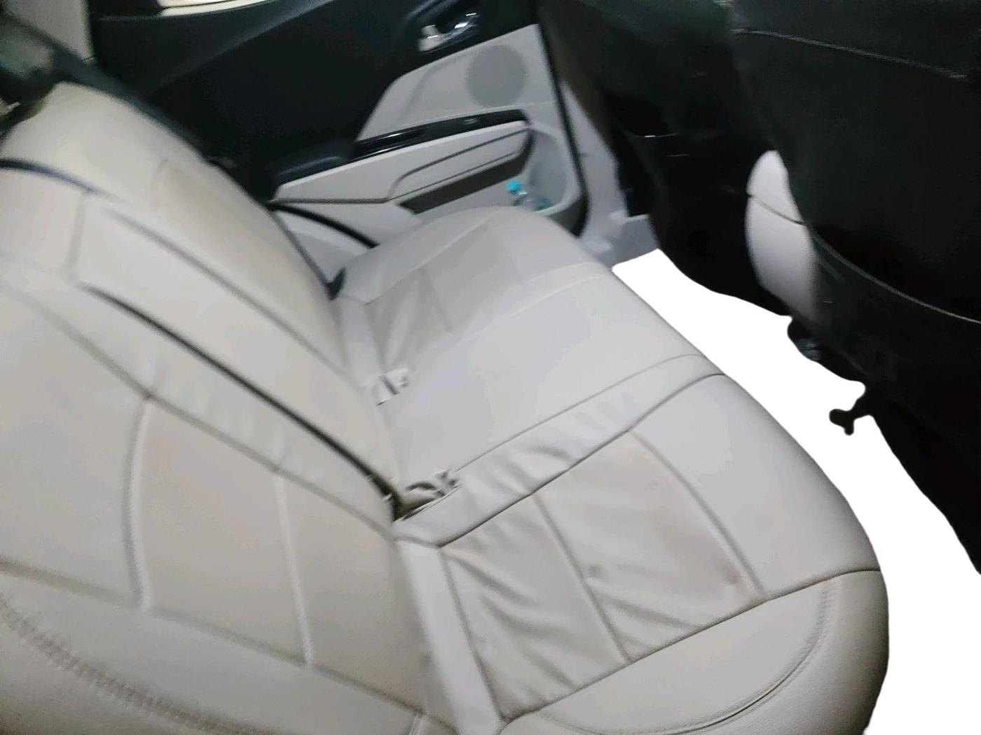 2022 Mahindra XUV300 W8 1.2 PETROL, Petrol, Manual, 15,539 km, interior