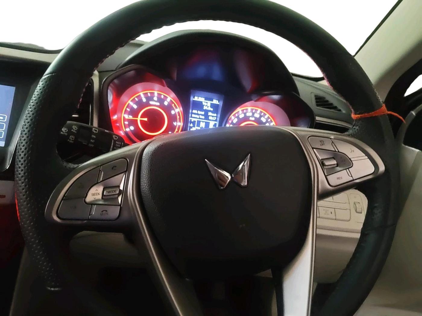 2022 Mahindra XUV300 W8 1.2 PETROL, Petrol, Manual, 15,539 km, interior