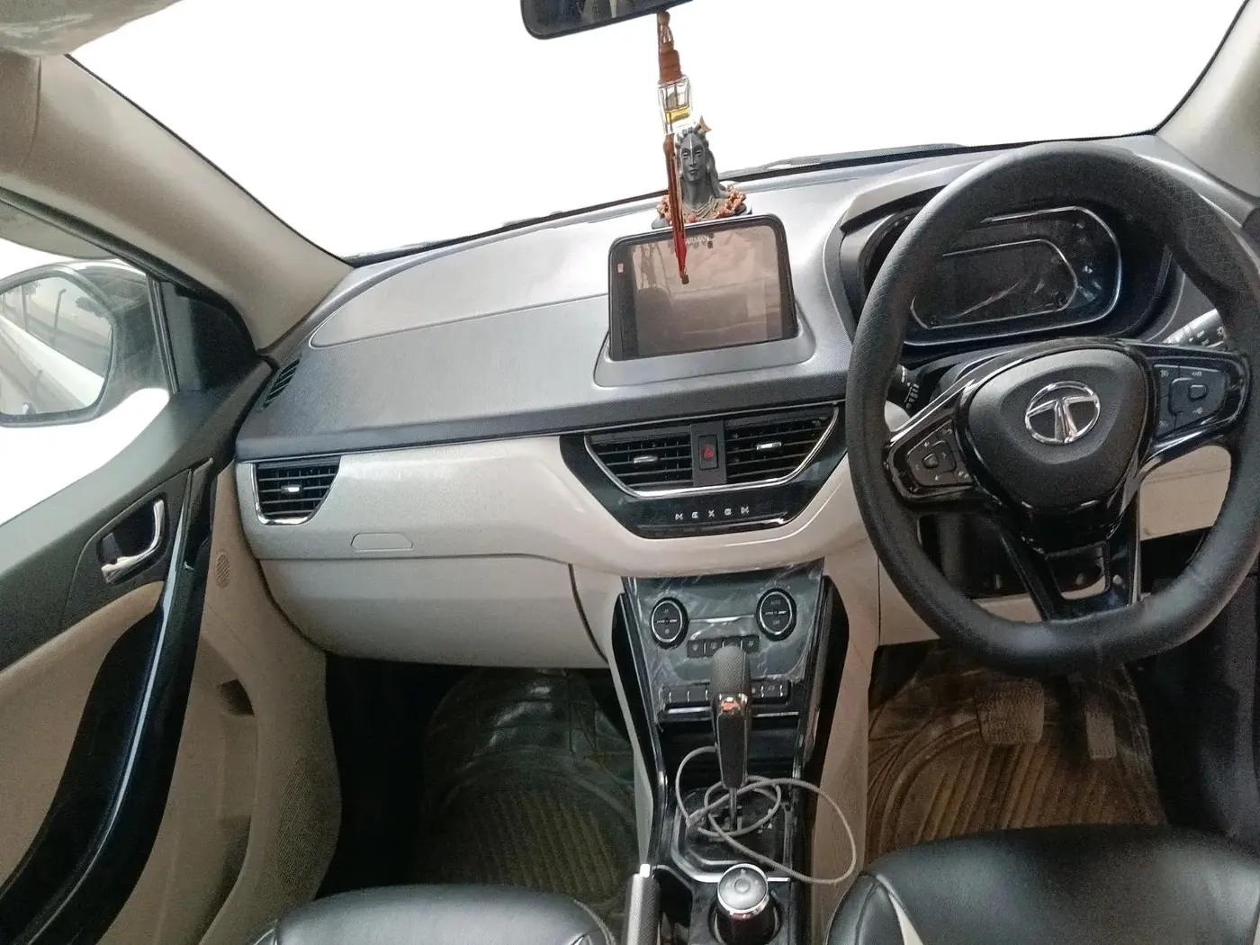 2023 Tata NEXON XZA PLUS SUNROOF PETROL, Petrol, Automatic, 42,000 km, interior