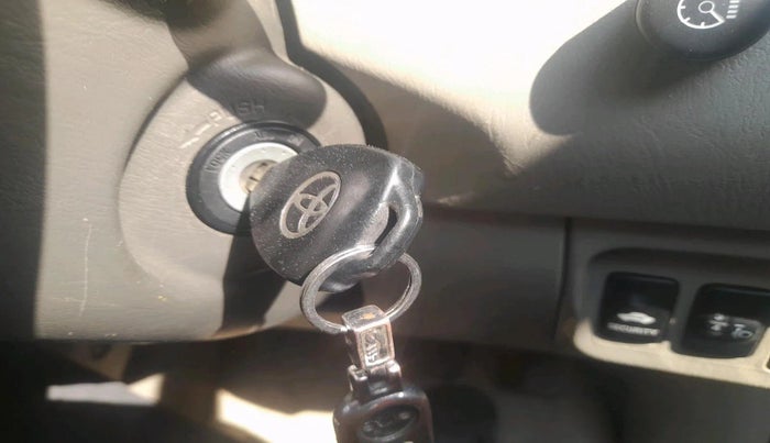 2013 Toyota Innova 2.5 VX 7 STR, Diesel, Manual, 1,56,807 km, interior