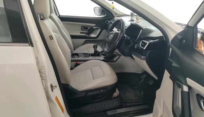 2022 Tata Safari XZ PLUS 6 S, Diesel, Manual, 82,265 km, interior