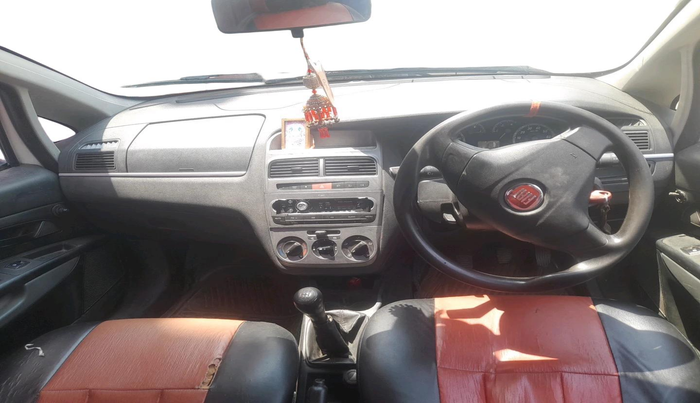 2012 Fiat Grand Punto ACTIVE 1.3, Diesel, Manual, 1,29,803 km, interior