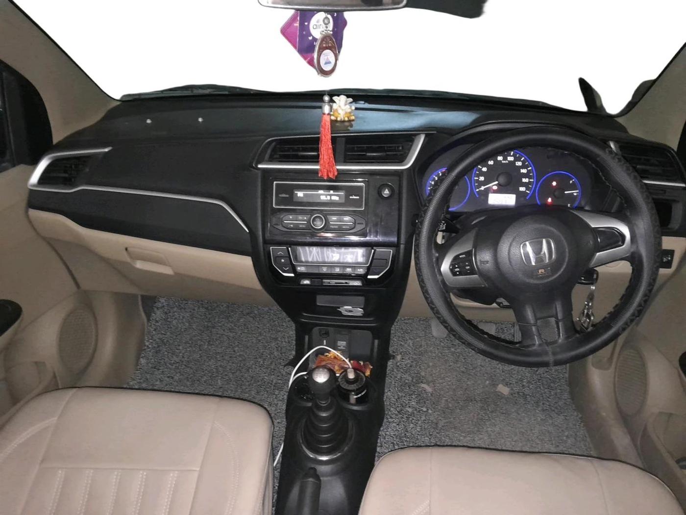 2017 Honda Amaze 1.2L I-VTEC S, Petrol, Manual, 42,316 km, interior
