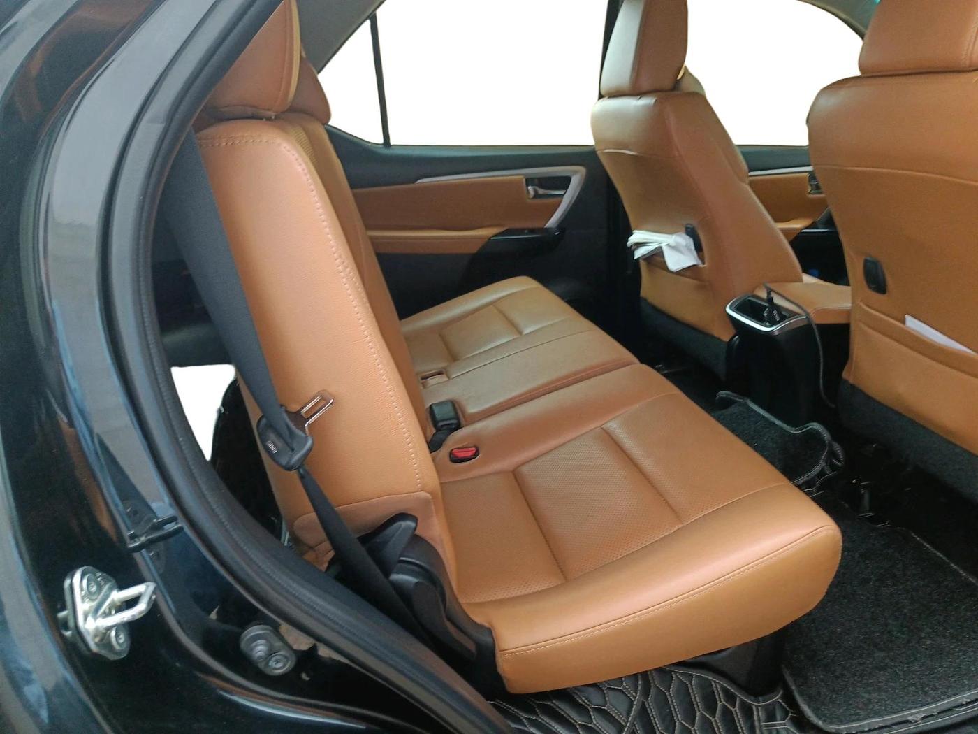 2021 Toyota Fortuner 4X4 MT 2.8 DIESEL, Diesel, Manual, 1,02,447 km, interior