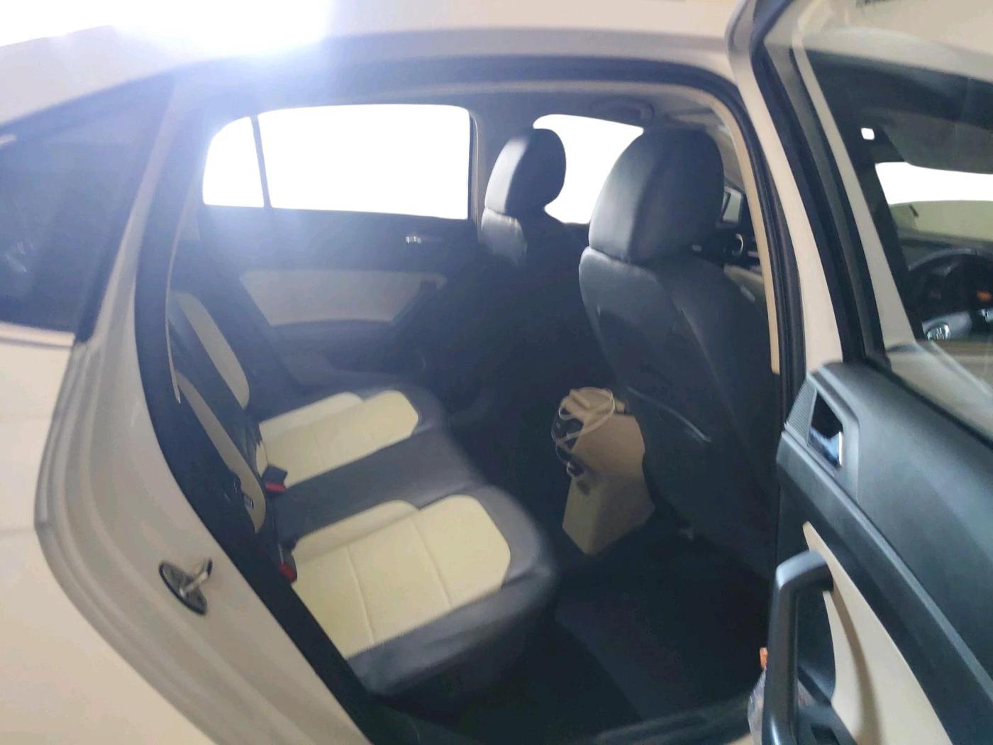 2022 Skoda SLAVIA STYLE 1.0L TSI MT, Petrol, Manual, 53,050 km, interior