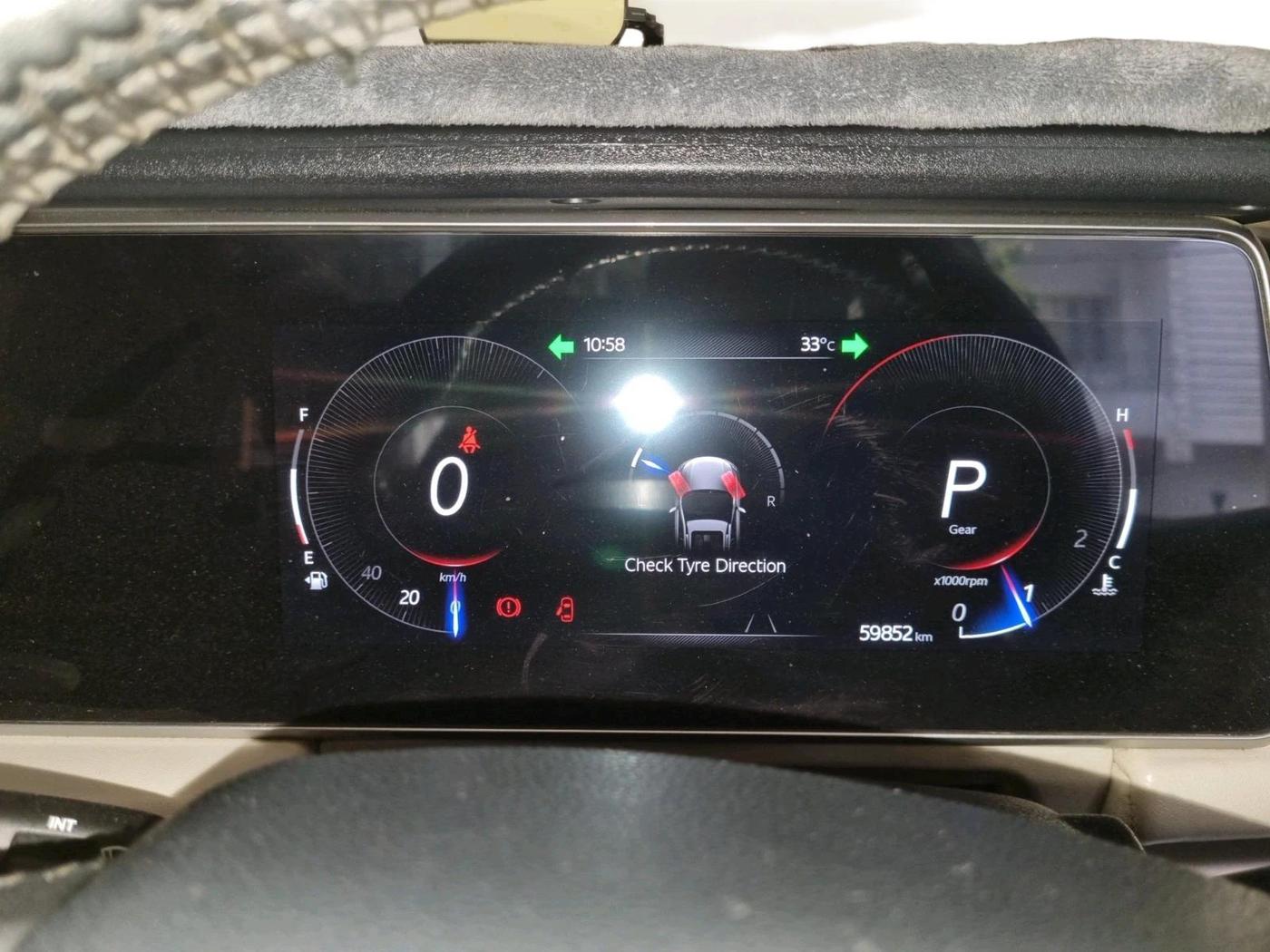 2022 Mahindra XUV700 AX 7 LUXURY P AT 7 STR, Petrol, Automatic, 59,852 km, interior