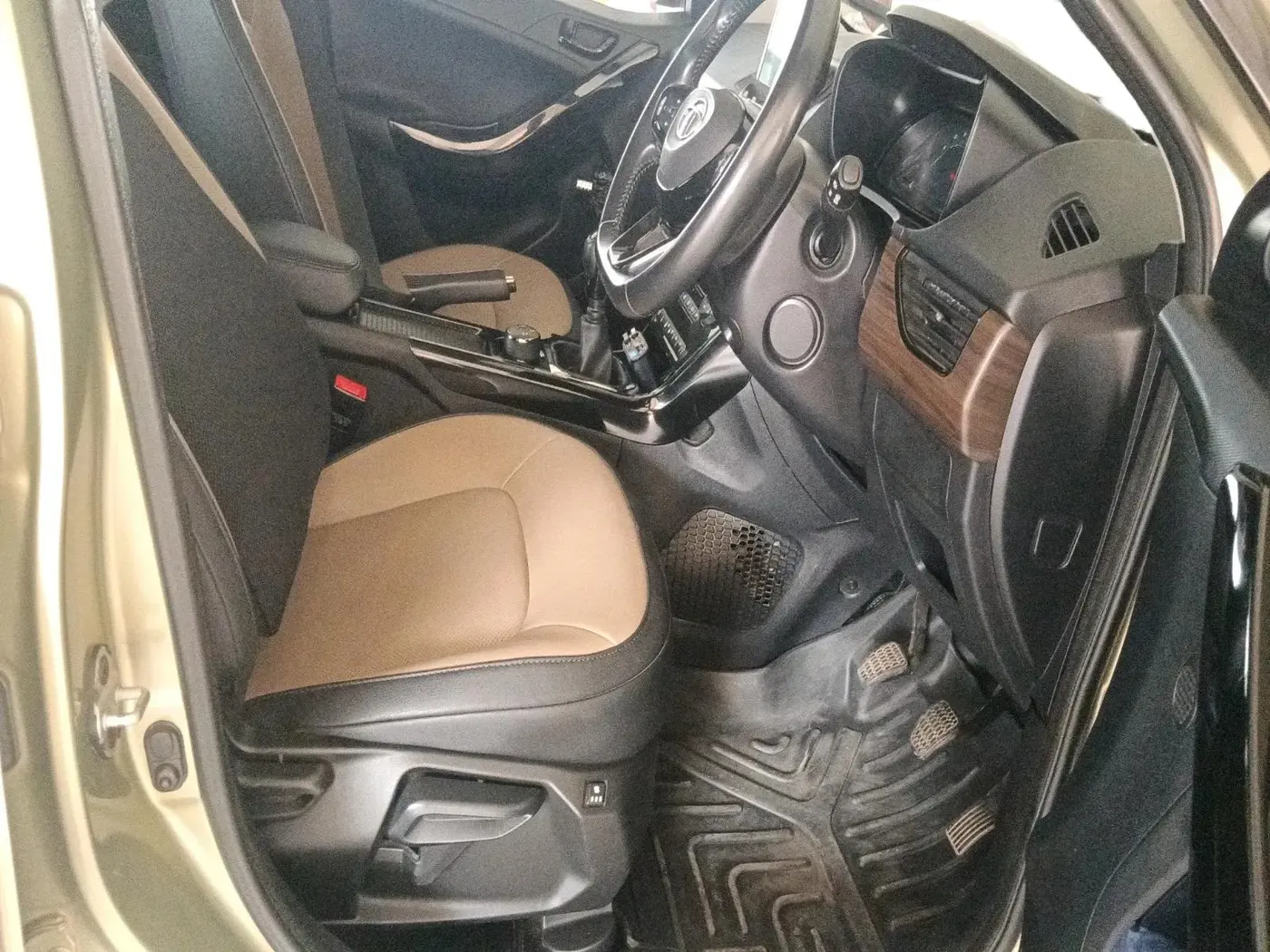 2022 Tata NEXON XZ PLUS (PREMIUM) KAZIRANGA DIESEL, Diesel, Manual, 33,474 km, interior