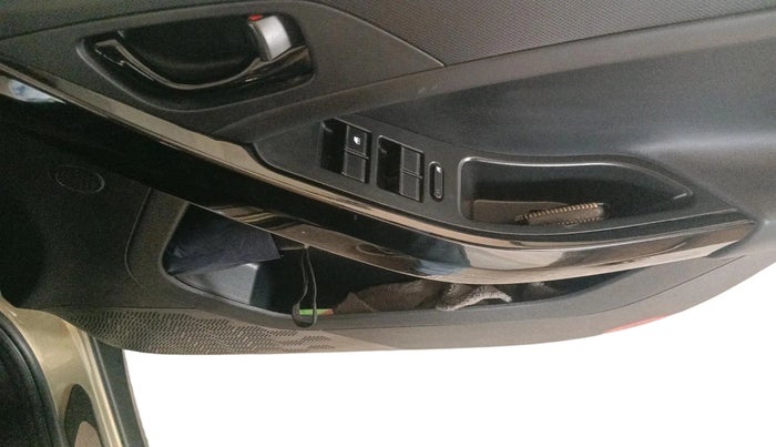 2022 Tata NEXON XZ PLUS (PREMIUM) KAZIRANGA DIESEL, Diesel, Manual, 33,474 km, interior