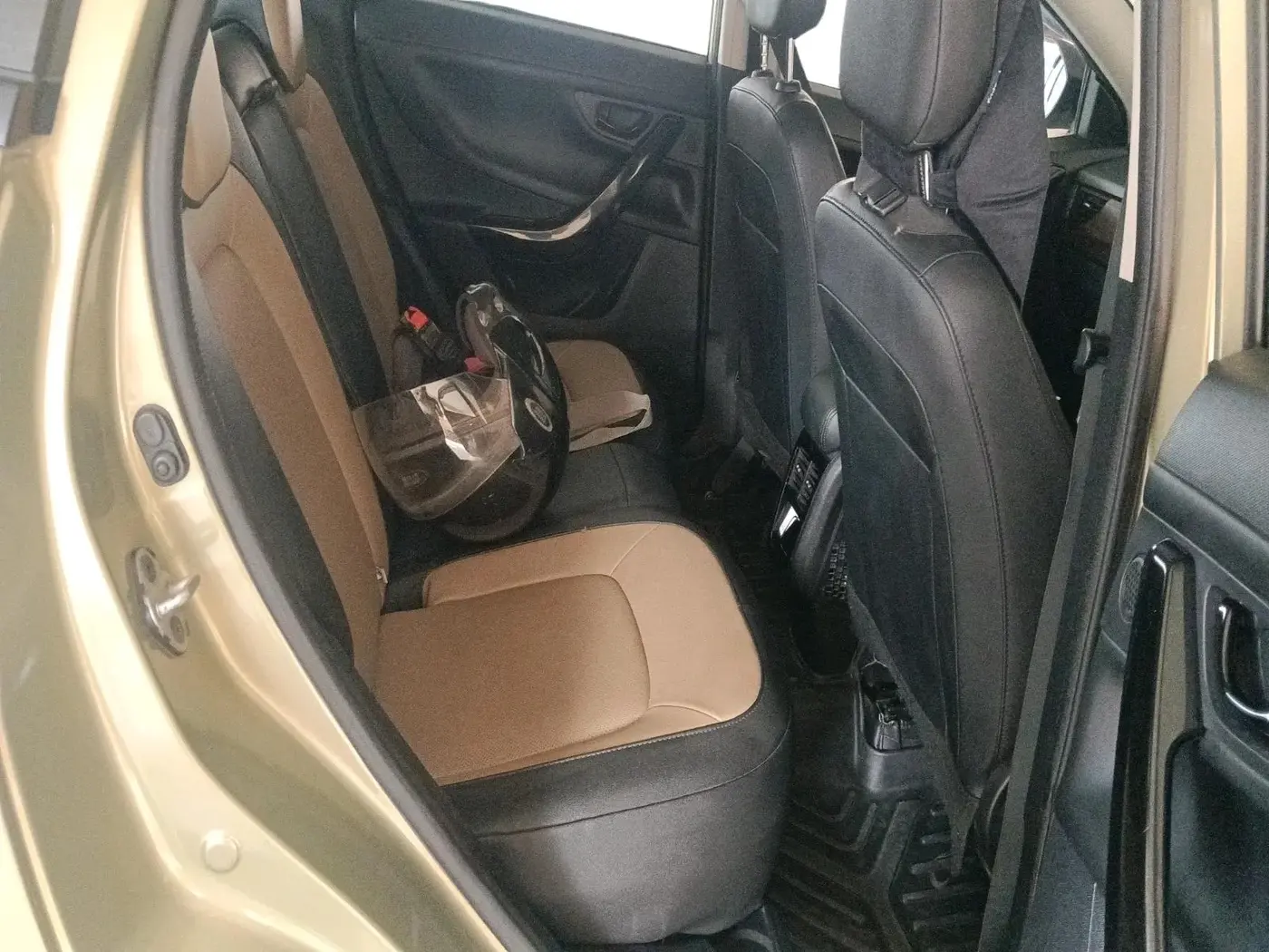 2022 Tata NEXON XZ PLUS (PREMIUM) KAZIRANGA DIESEL, Diesel, Manual, 33,474 km, interior