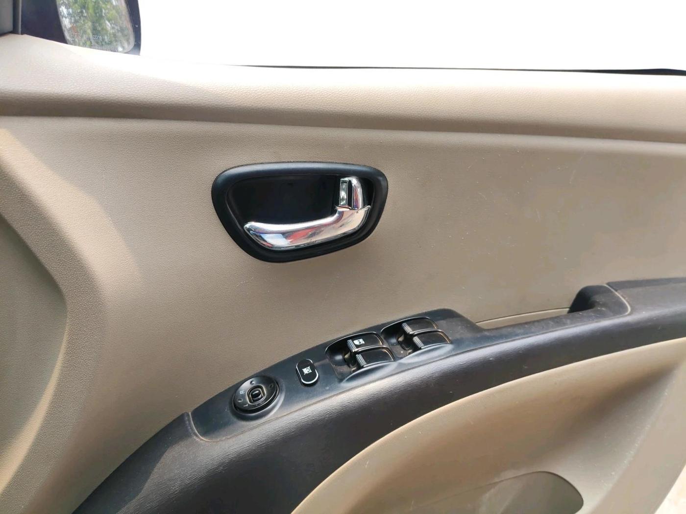 2011 Hyundai i10 MAGNA 1.2, Petrol, Manual, 81,405 km, interior