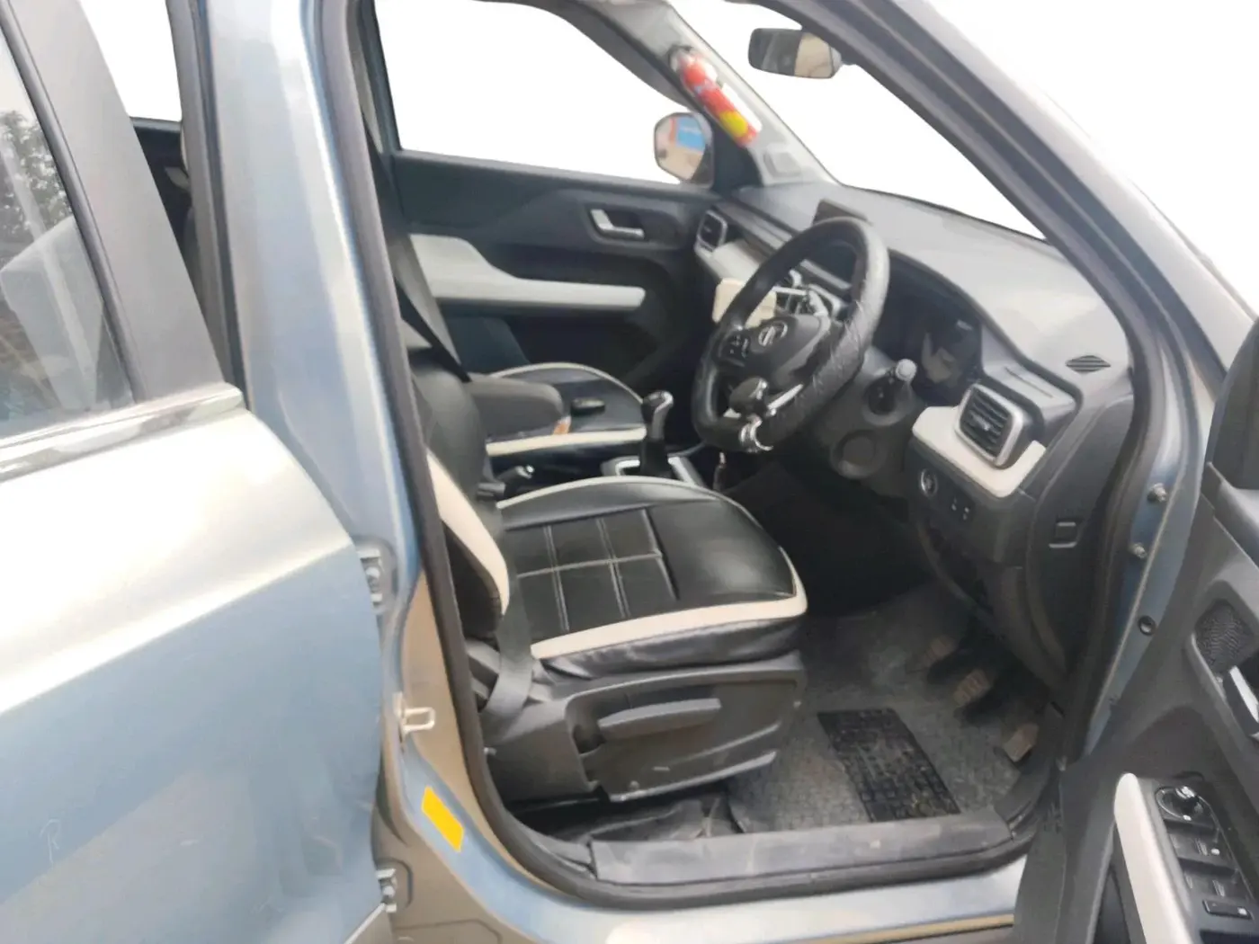 2023 Tata PUNCH CREATIVE  MT, Petrol, Manual, 6,529 km, interior