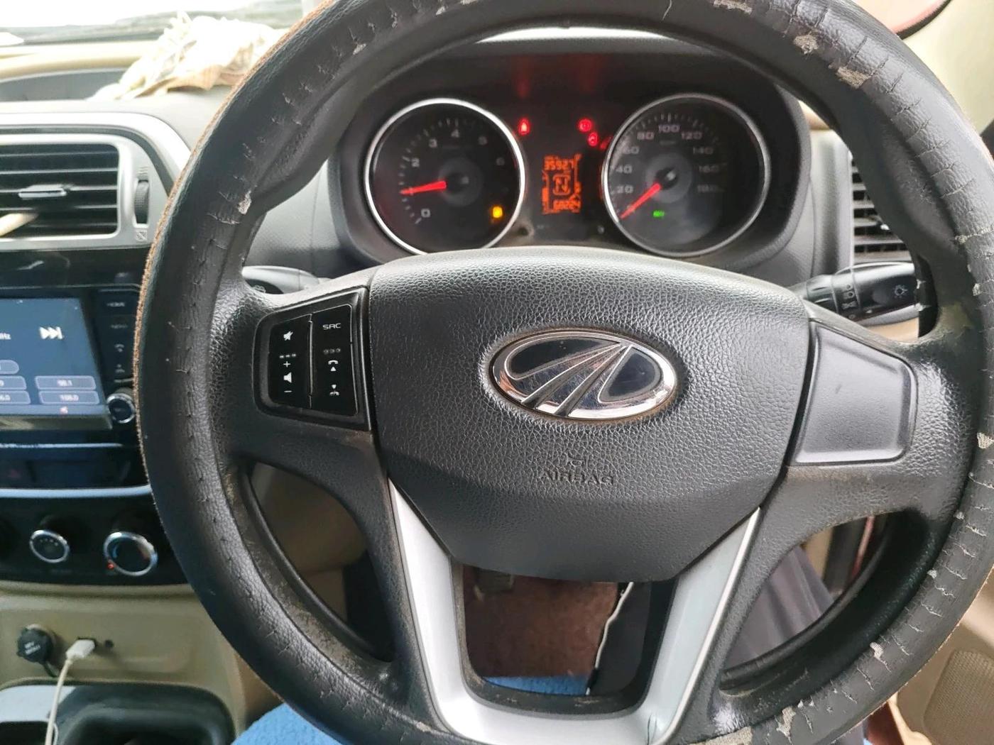 2018 Mahindra TUV300 T10 DUAL TONE, Diesel, Manual, 68,224 km, interior
