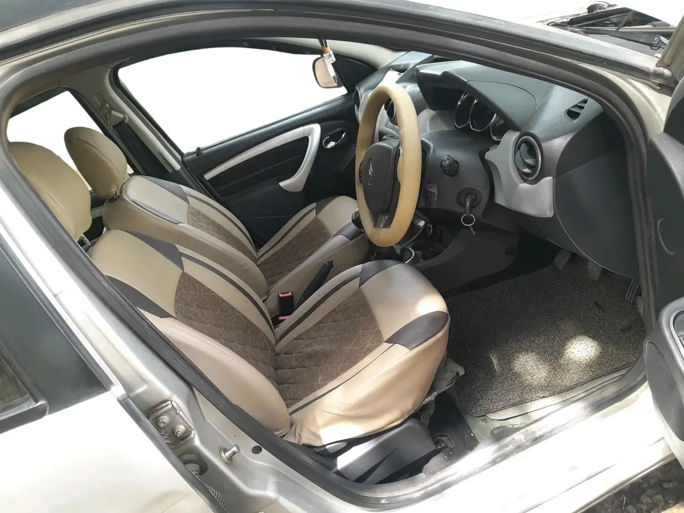 2015 Renault Duster 110 PS RXZ 4X4 MT DIESEL, Diesel, Manual, 45,479 km, interior