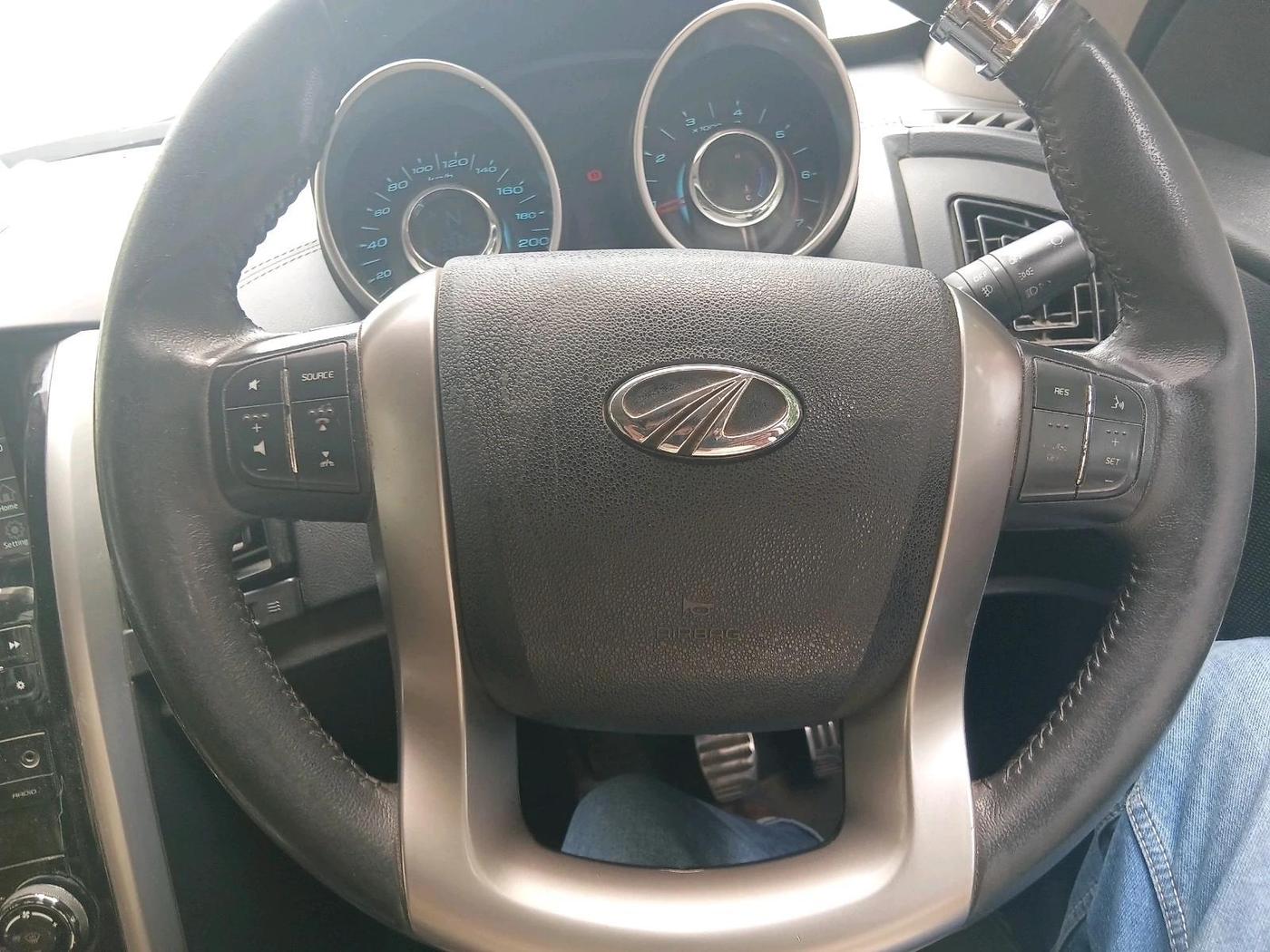 2019 Mahindra XUV500 W11, Diesel, Manual, 1,39,346 km, interior