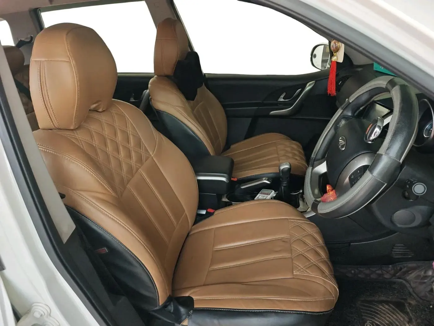 2018 Mahindra XUV500 W7, Diesel, Manual, 75,621 km, interior
