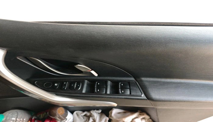 2018 Mahindra XUV500 W7, Diesel, Manual, 75,621 km, interior