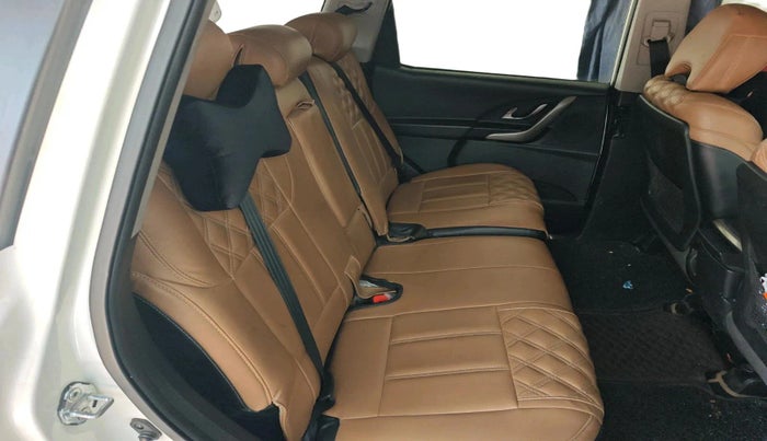 2018 Mahindra XUV500 W7, Diesel, Manual, 75,621 km, interior