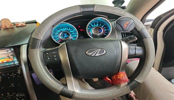 2018 Mahindra XUV500 W7, Diesel, Manual, 75,621 km, interior