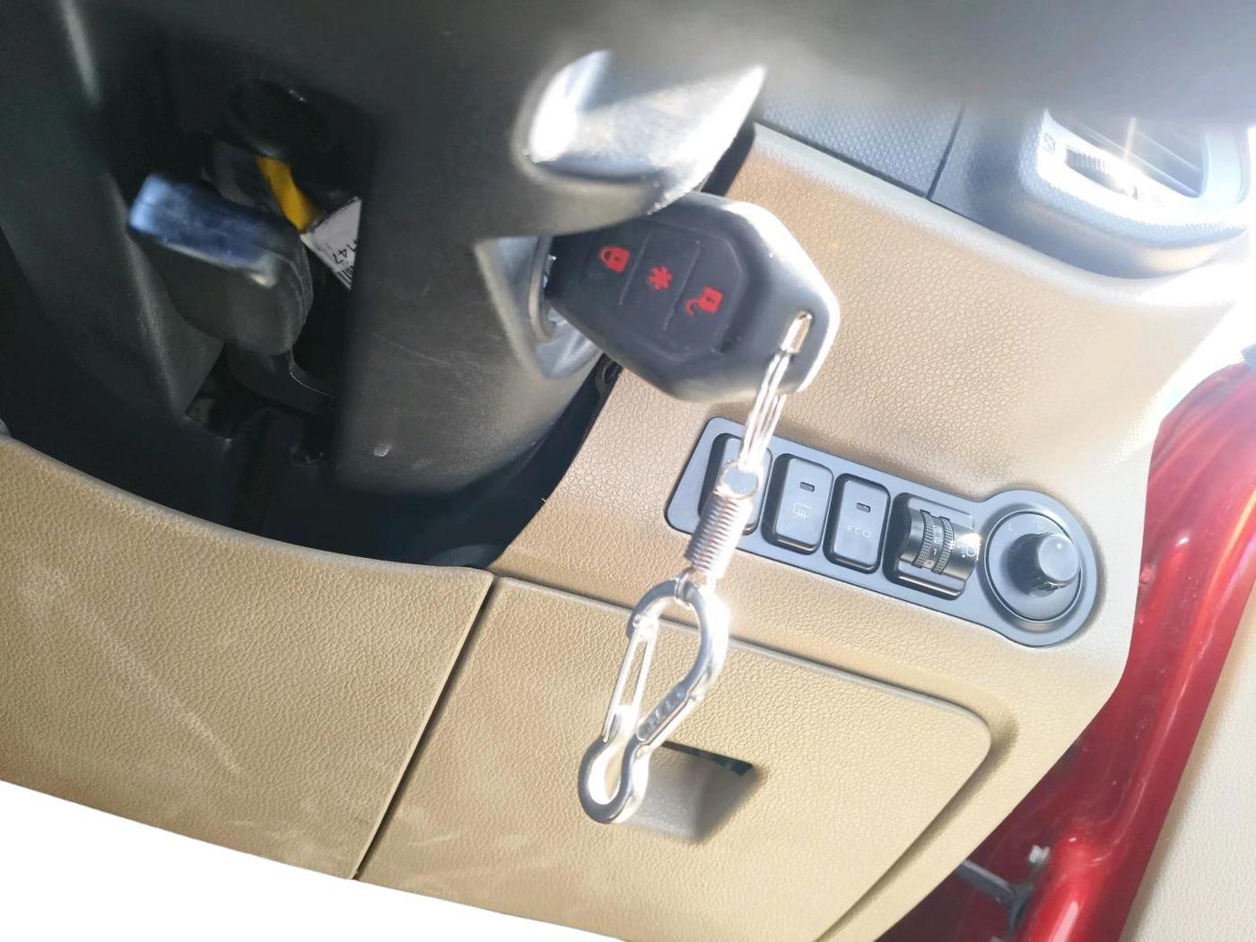 2018 Mahindra TUV300 T10 DUAL TONE, Diesel, Manual, 80,454 km, interior