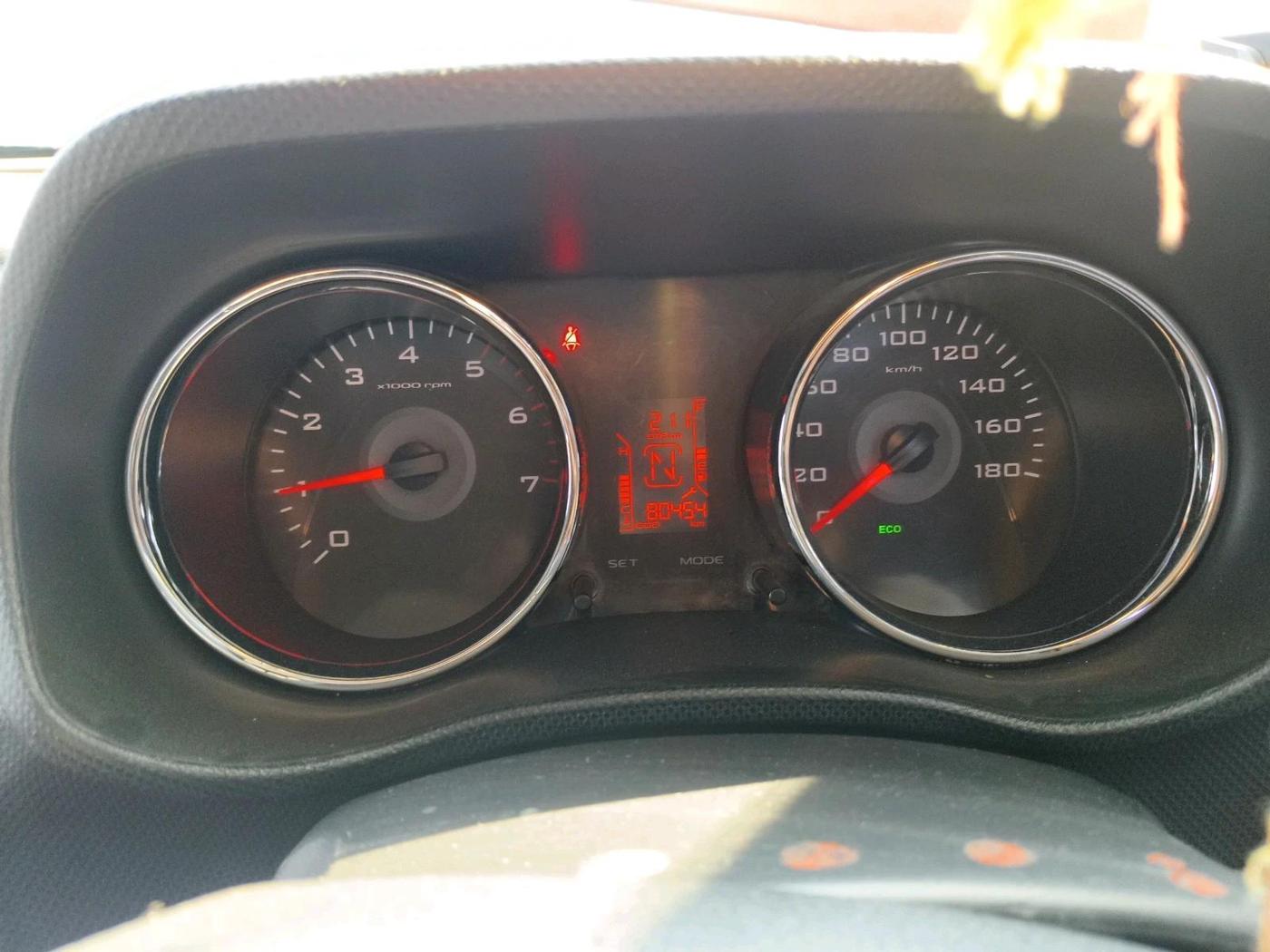 2018 Mahindra TUV300 T10 DUAL TONE, Diesel, Manual, 80,454 km, interior