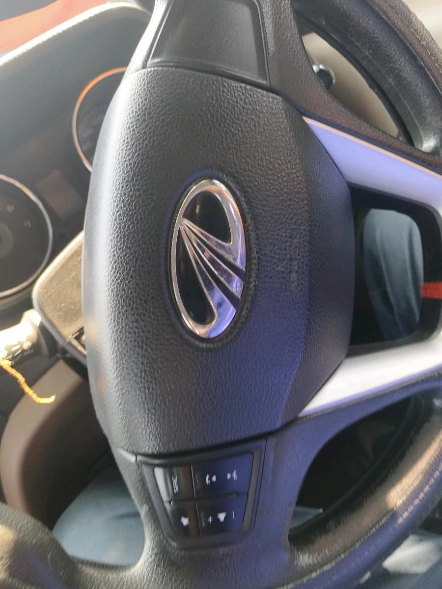 2018 Mahindra TUV300 T10 DUAL TONE, Diesel, Manual, 80,454 km, interior