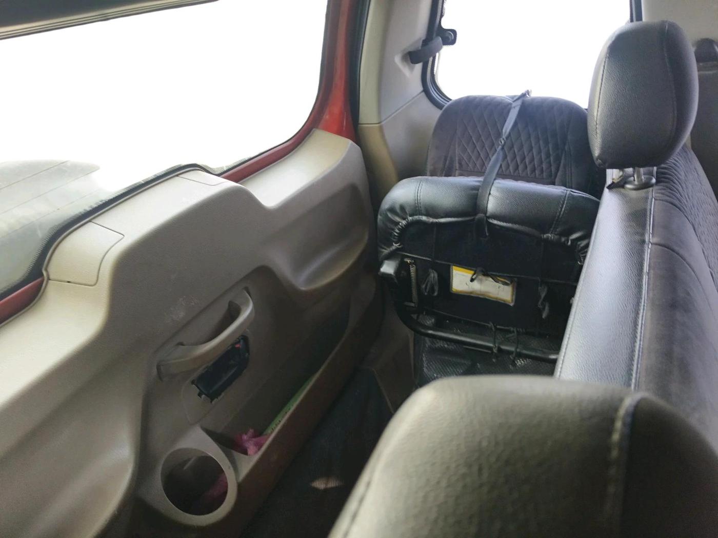 2018 Mahindra TUV300 T10 DUAL TONE, Diesel, Manual, 80,454 km, interior