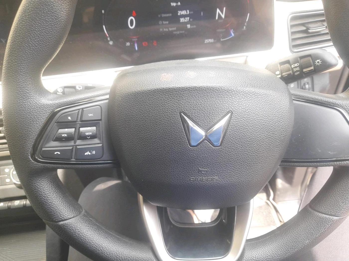 2022 Mahindra XUV700 AX 5 D MT 7 STR, Diesel, Manual, 25,793 km, interior