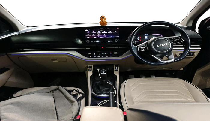 2022 KIA CARENS LUXURY PLUS 1.4 PETROL 7 STR, Petrol, Manual, 36,947 km, interior