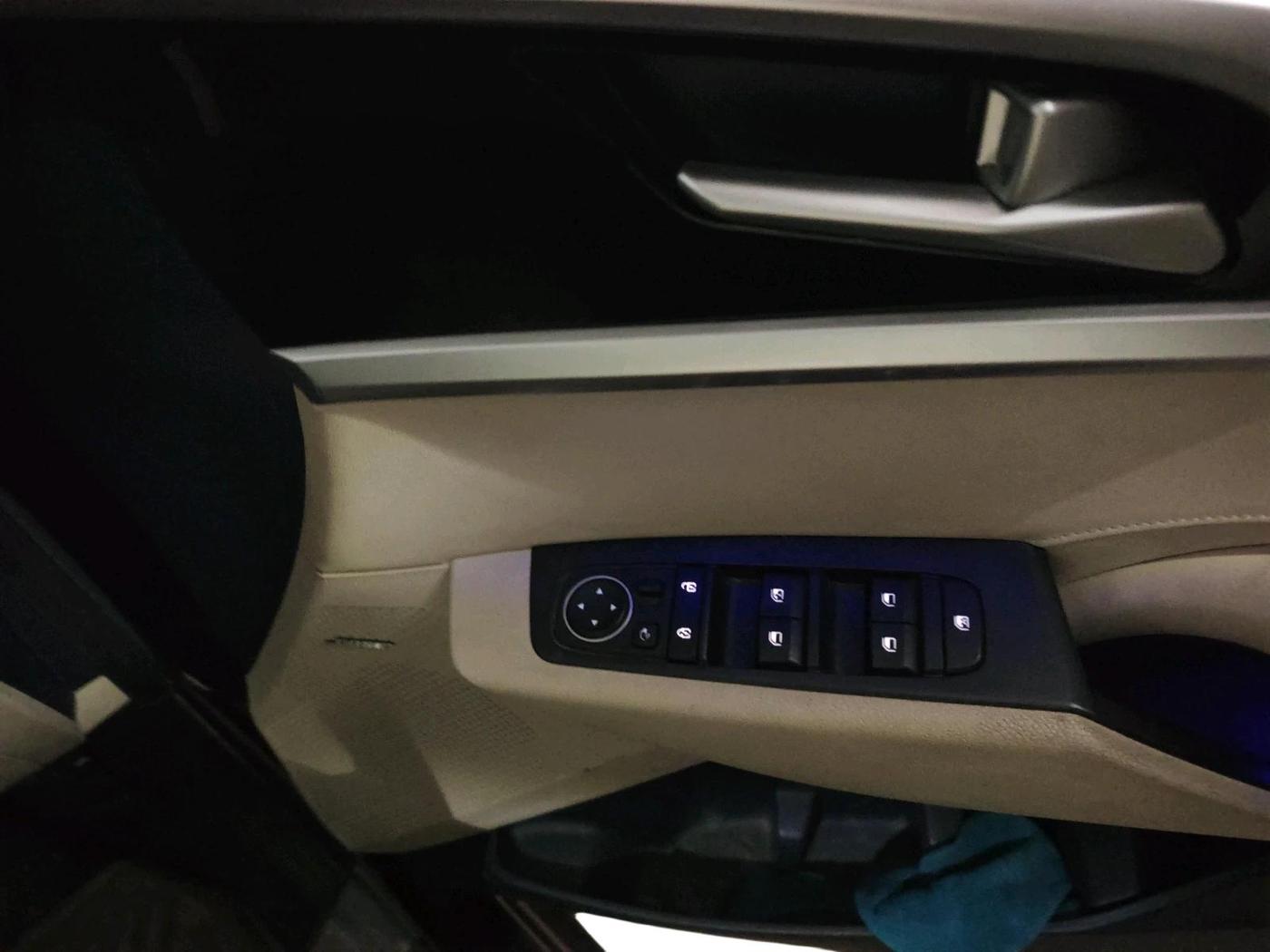 2022 KIA CARENS LUXURY PLUS 1.4 PETROL 7 STR, Petrol, Manual, 36,947 km, interior