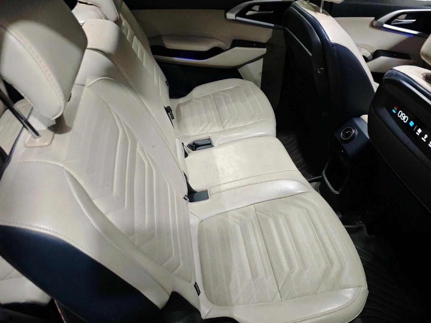 2022 KIA CARENS LUXURY PLUS 1.4 PETROL 7 STR, Petrol, Manual, 36,947 km, interior