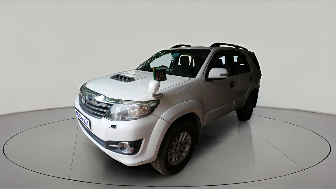 2013 Toyota Fortuner 3.0 4X2 AT, Diesel, Automatic, 2,70,197 km, exterior
