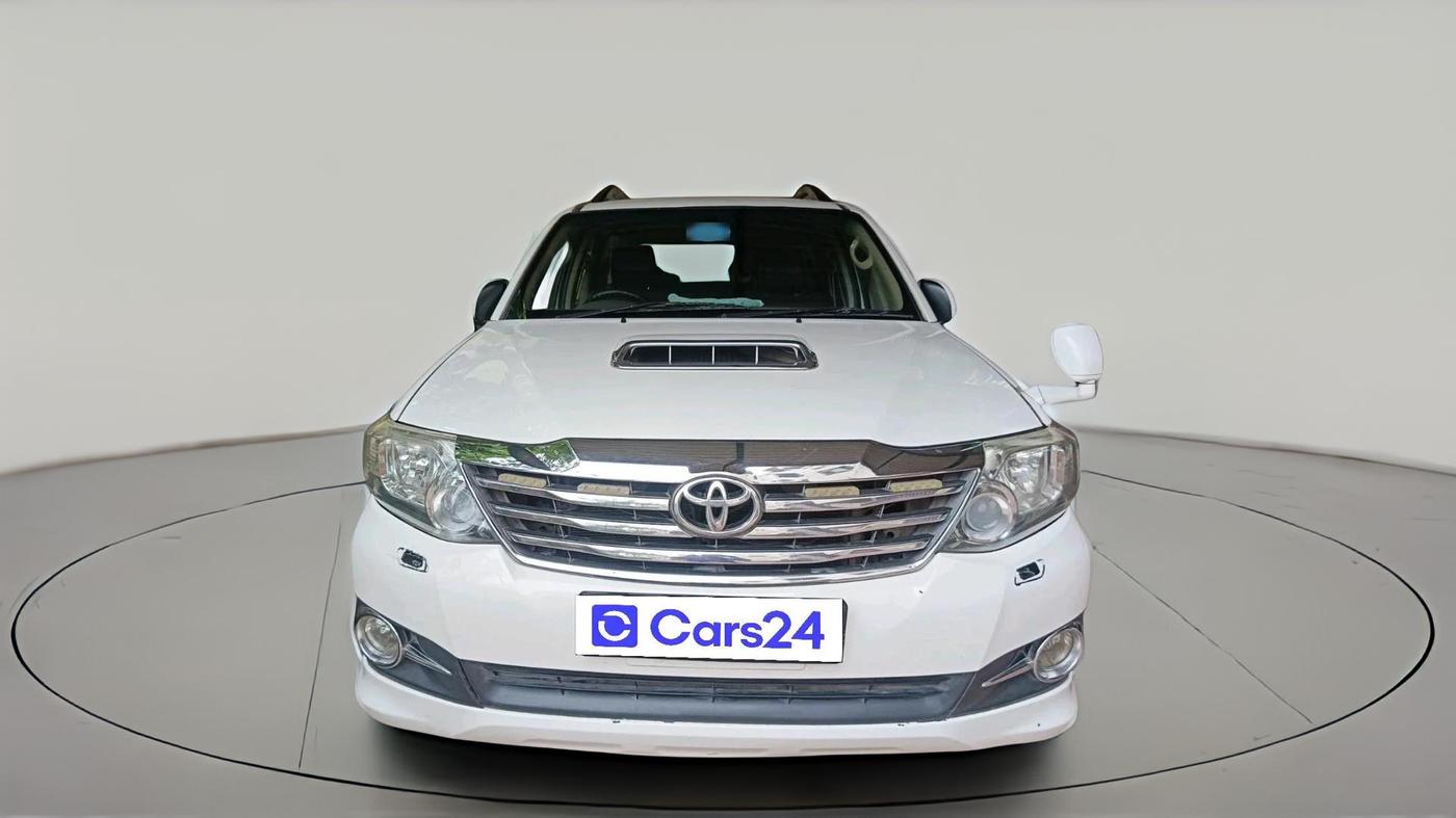 2013 Toyota Fortuner 3.0 4X2 AT, Diesel, Automatic, 2,70,197 km, exterior