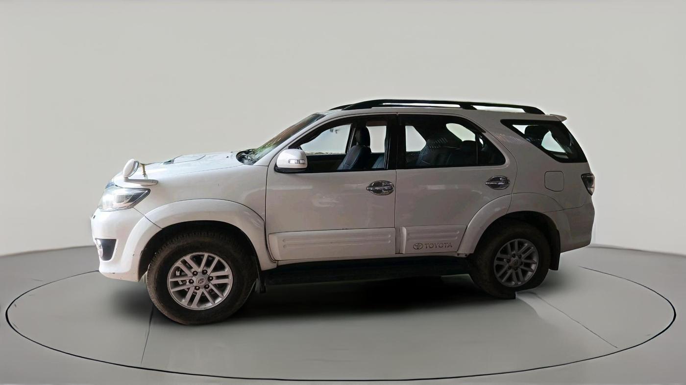 2013 Toyota Fortuner 3.0 4X2 AT, Diesel, Automatic, 2,70,197 km, exterior