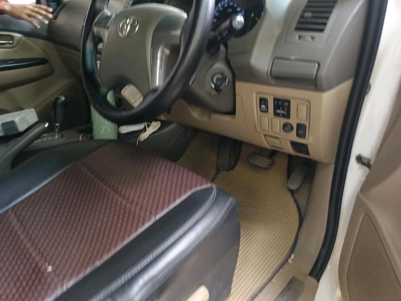 2013 Toyota Fortuner 3.0 4X2 AT, Diesel, Automatic, 2,70,197 km, interior