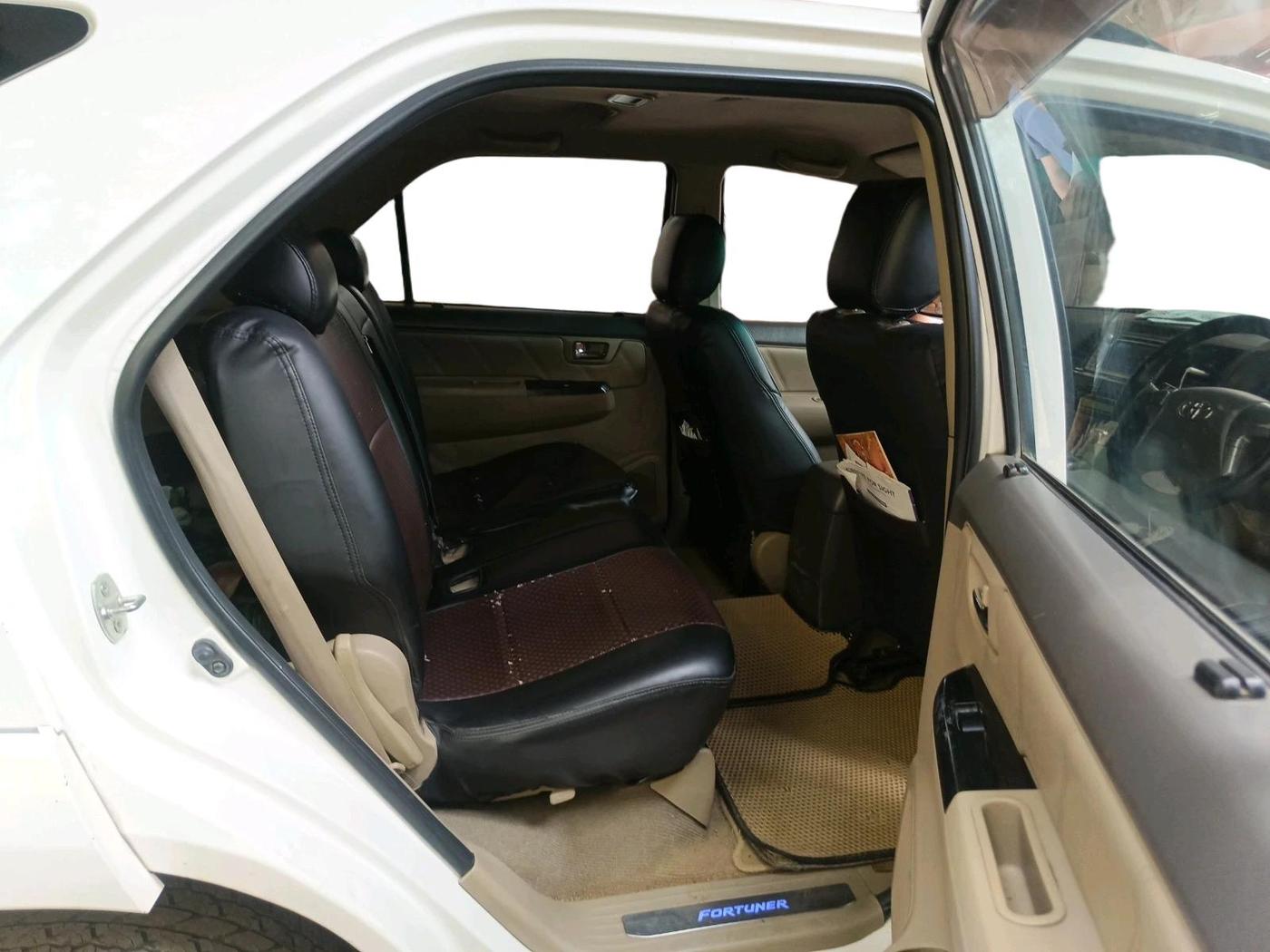 2013 Toyota Fortuner 3.0 4X2 AT, Diesel, Automatic, 2,70,197 km, interior