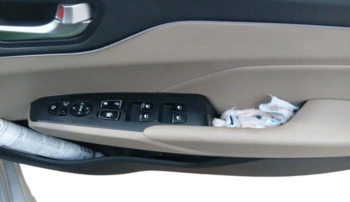 2017 Hyundai Verna 1.6 VTVT SX O, Petrol, Manual, 94,872 km, interior