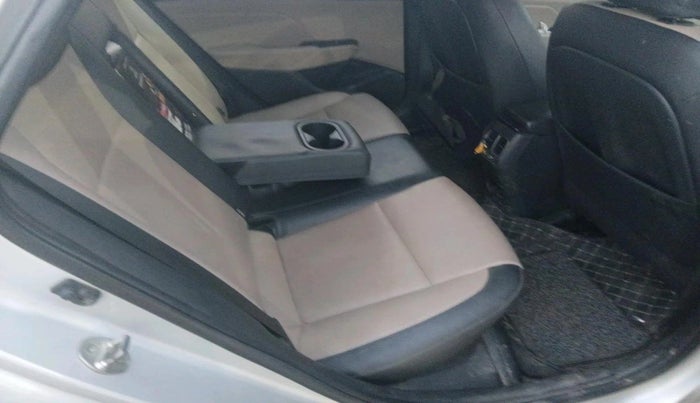 2017 Hyundai Verna 1.6 VTVT SX O, Petrol, Manual, 94,872 km, interior