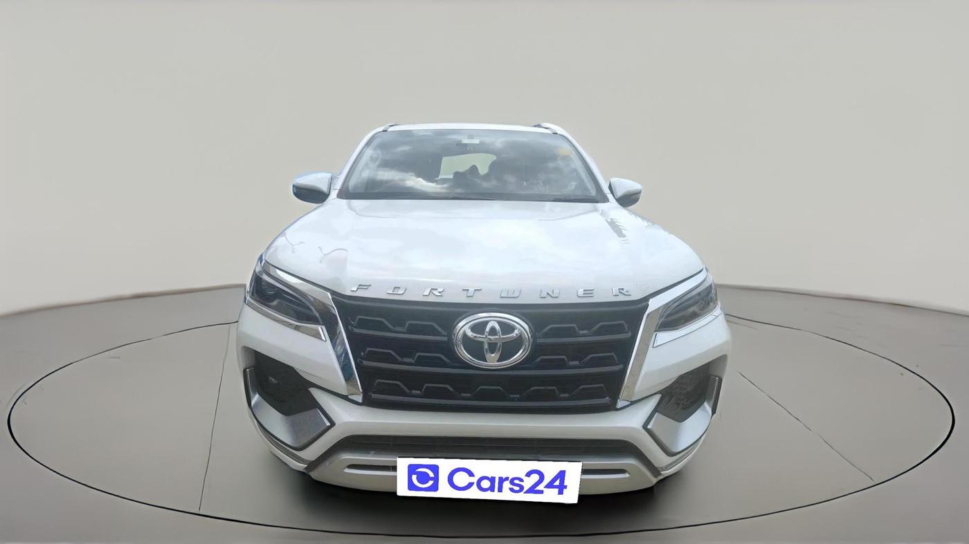 2024 Toyota Fortuner 4X2 AT 2.7 PETROL, Petrol, Automatic, 6,802 km, exterior