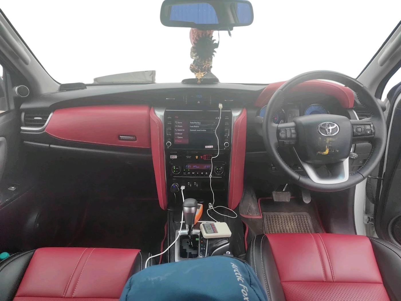 2024 Toyota Fortuner 4X2 AT 2.7 PETROL, Petrol, Automatic, 6,802 km, interior