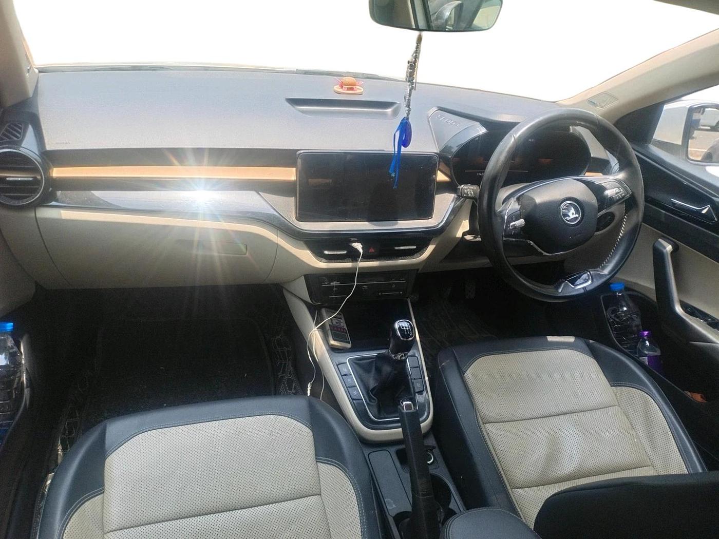 2022 Skoda SLAVIA STYLE 1.0L TSI MT, Petrol, Manual, 51,426 km, interior