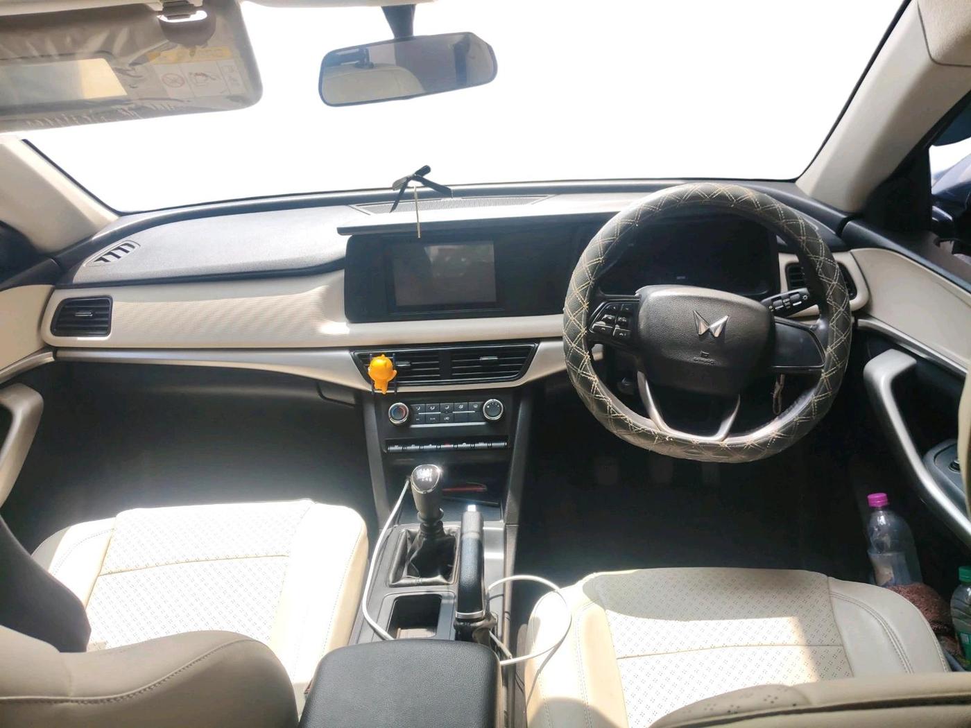 2022 Mahindra XUV700 MX D MT 5 STR, Diesel, Manual, 38,590 km, interior