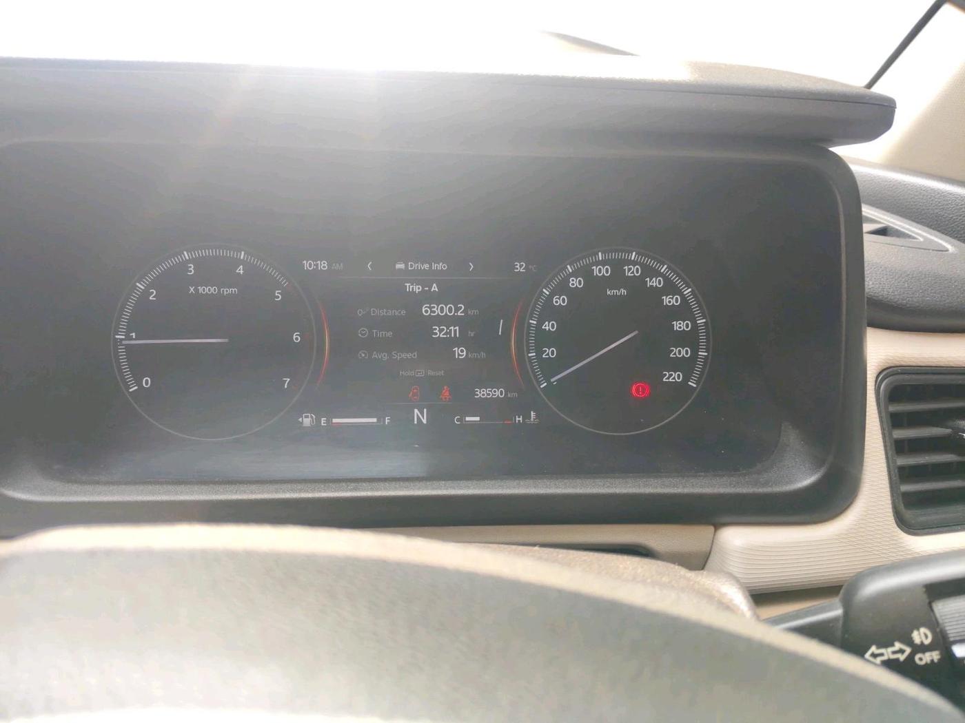 2022 Mahindra XUV700 MX D MT 5 STR, Diesel, Manual, 38,590 km, interior