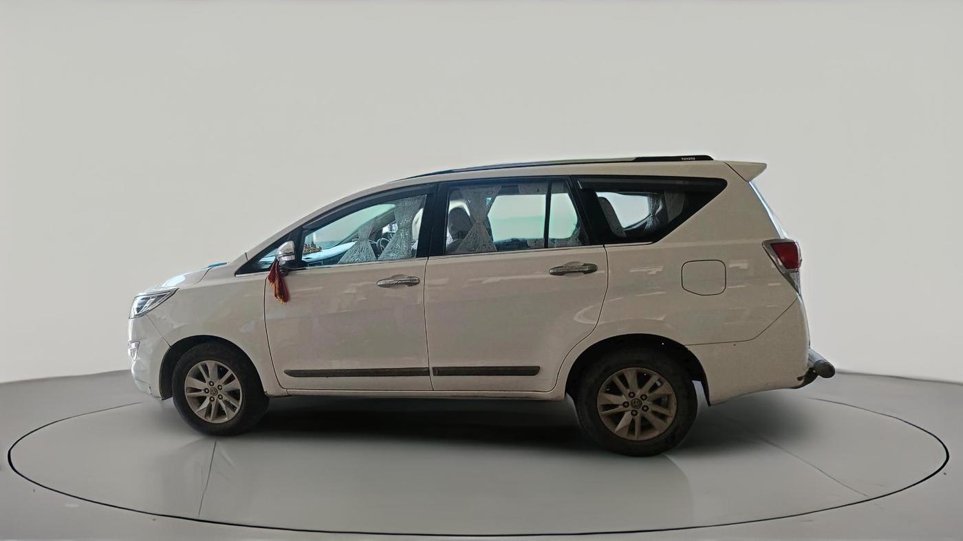 2017 Toyota Innova Crysta 2.4 G 7 STR, Diesel, Manual, 1,47,063 km, exterior