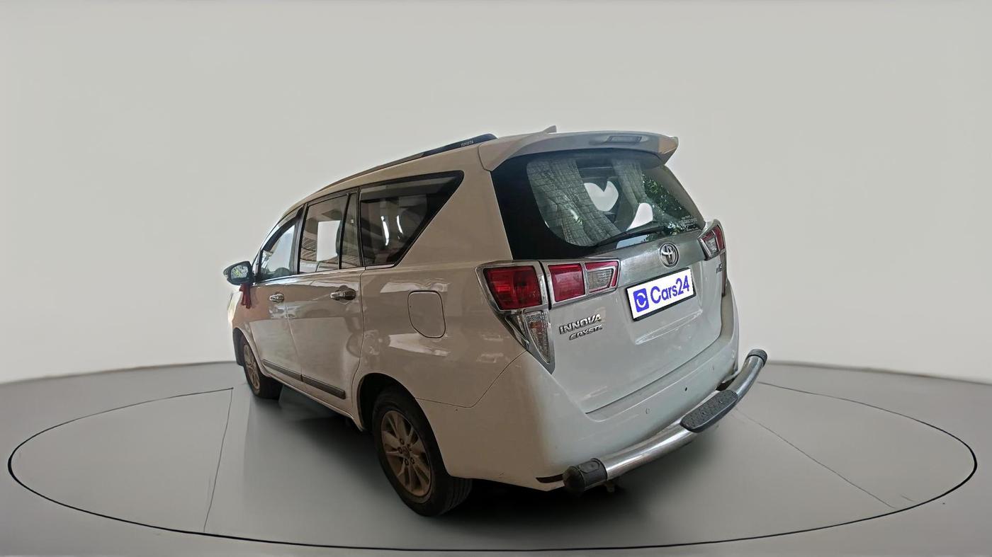 2017 Toyota Innova Crysta 2.4 G 7 STR, Diesel, Manual, 1,47,063 km, exterior