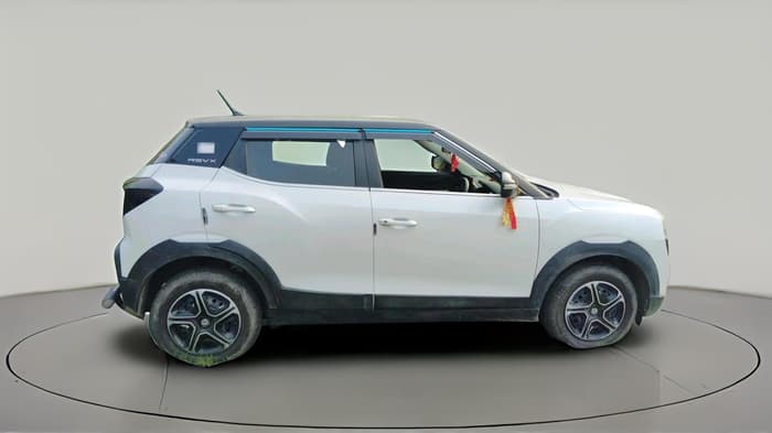 2025 Mahindra XUV 3XO REVX M 1.2 Petrol, Petrol, Manual, 15,016 km, exterior