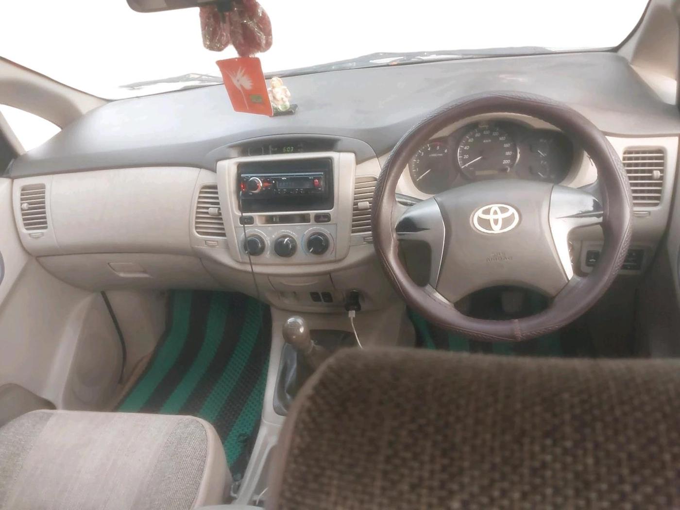 2012 Toyota Innova GX 2.5 7 STR, Diesel, Manual, 2,06,178 km, interior