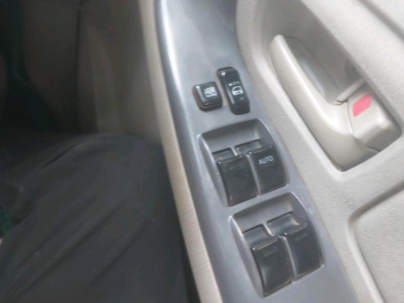 2012 Toyota Innova GX 2.5 7 STR, Diesel, Manual, 2,06,178 km, interior