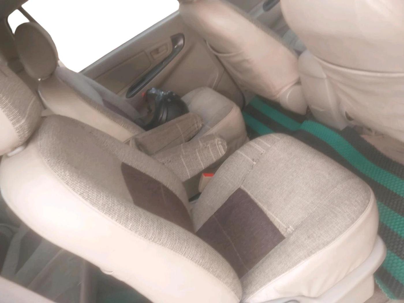 2012 Toyota Innova GX 2.5 7 STR, Diesel, Manual, 2,06,178 km, interior