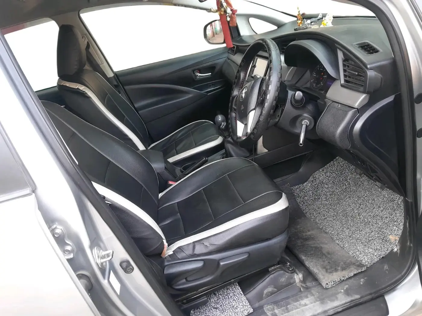 2018 Toyota Innova Crysta 2.4 G 8 STR, Diesel, Manual, 1,68,418 km, interior